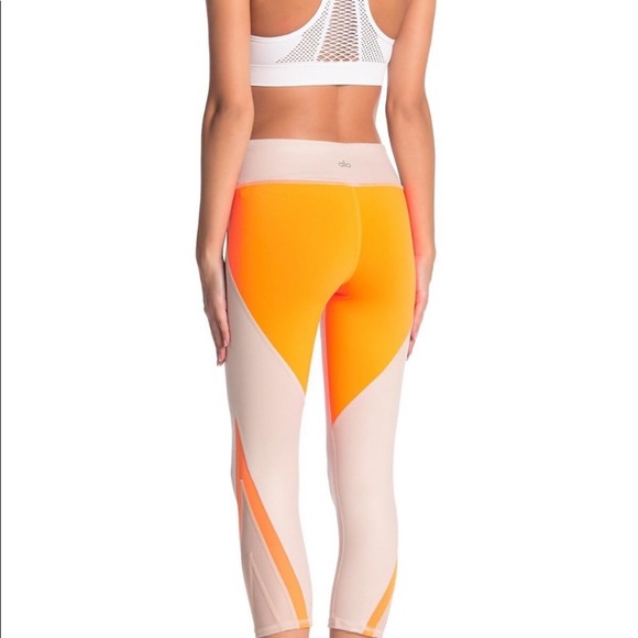 Alo Yoga Range Mesh Capri Leggings - Picture 3 of 9